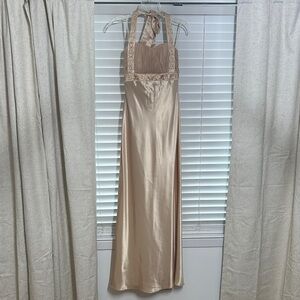 Aspeed Elegant Backless Dress in Champagne
